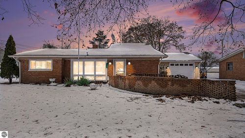 215 Dearing Dr, Shepherd, MI, 48883-9053 | Card Image