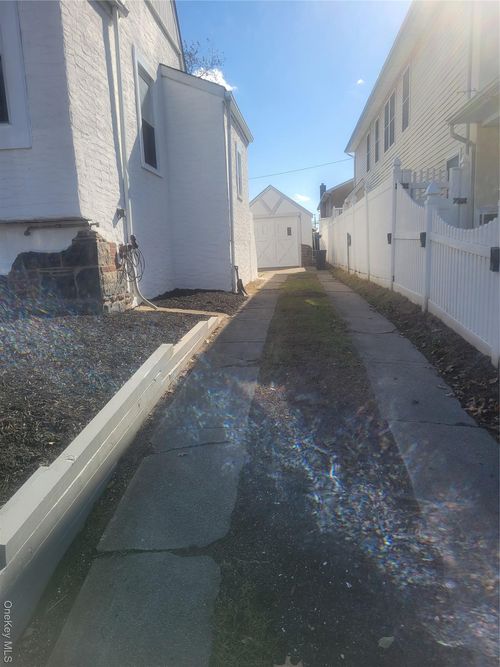 520 E Hudson St, Long Beach, NY, 11561-2419 | Card Image