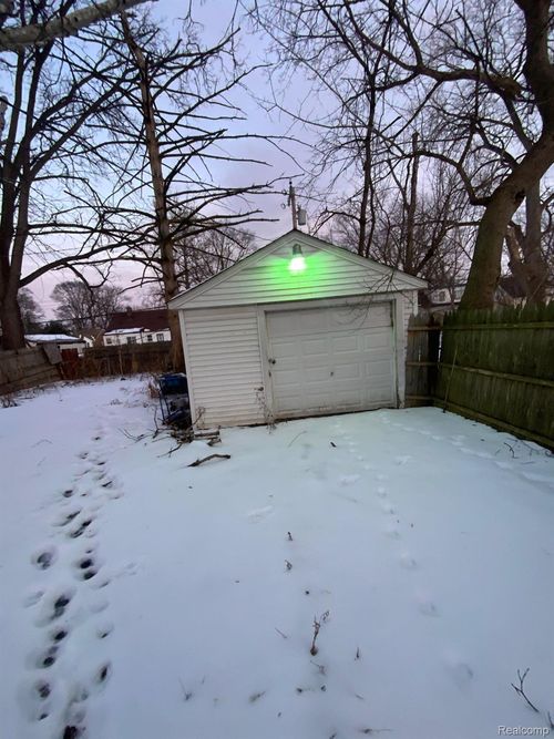 15470 Patton St, Detroit, MI, 48223-1623 | Card Image