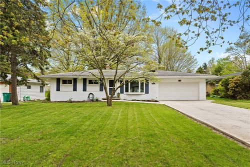 718 Starlight Dr, Seven Hills, OH, 44131-4044 | Card Image
