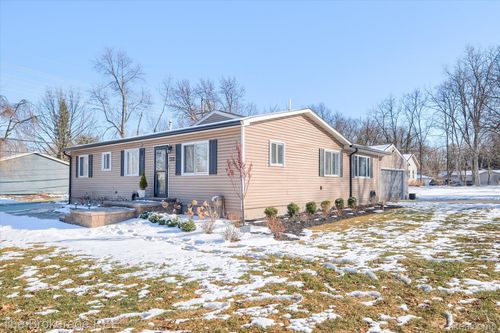 4405 Green Lake Rd, West Bloomfield, MI, 48323-1338 | Card Image