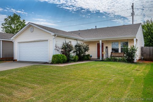 1104 Hunting Horse Trl, Norman, OK, 73071-6888 | Card Image