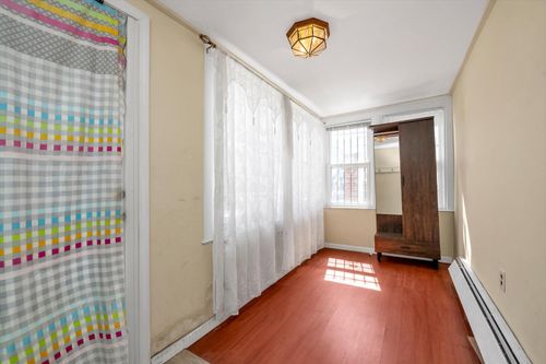86 77th St, Woodhaven, NY, 11421-1033 | Card Image