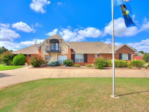 4109 Old Pond Ct, Moore, OK, 73160-5431 | Card Image