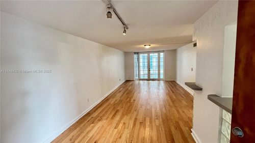 apt-302-1754 Meridian Ave, Miami Beach, FL, 33139-1868 | Card Image