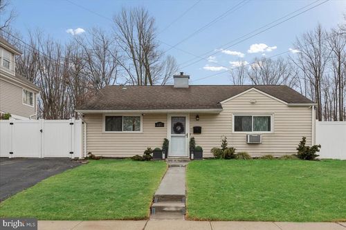 117 Winthrop Rd, Edison, NJ, 08817-4020 | Card Image