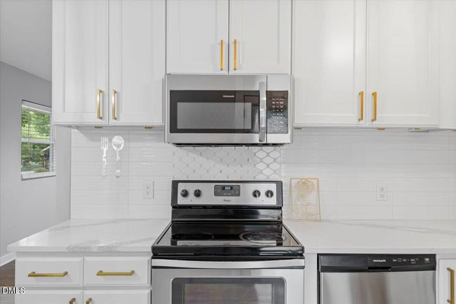 18-2752 Weldon Terrace | Image 13