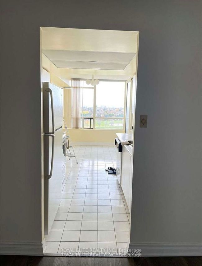 1102 - 300 Alton Towers Cir, Condo with 2 bedrooms, 2 bathrooms and 1 parking in Scarborough ON | Image 8