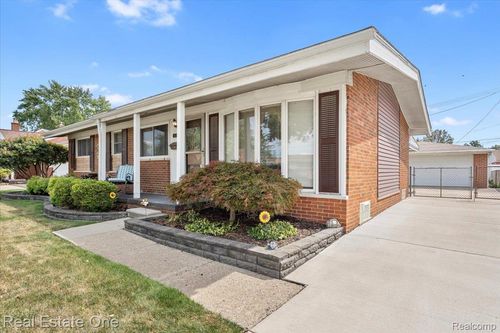 14057 Huntington St, Riverview, MI, 48193-7547 | Card Image