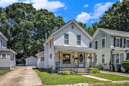 211 S 4th St, Niles, MI, 49120-3203 | Card Image