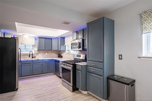 39912 Edmundton Dr, Canton, MI, 48187-4217 | Card Image