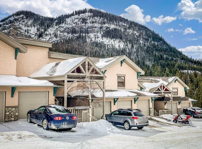 3F - 8 Otter Lane, Home with 2 bedrooms, 2 bathrooms and 2 parking in Banff AB | Image 1