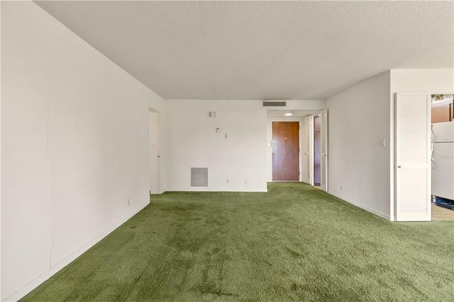 Open living/dining room | Image 28