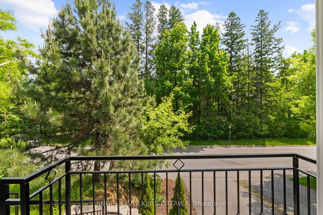 182 Meandering Brook Dr, House attached with 4 bedrooms, 4 bathrooms and 2 parking in Gloucester ON | Image 4