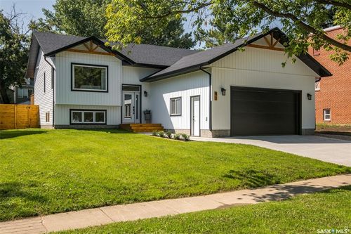 41 19th St E, Prince Albert, SK, S6V1J1 | Card Image