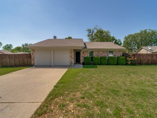 1108 Briar Ct, Benbrook, TX, 76126-3704 | Card Image