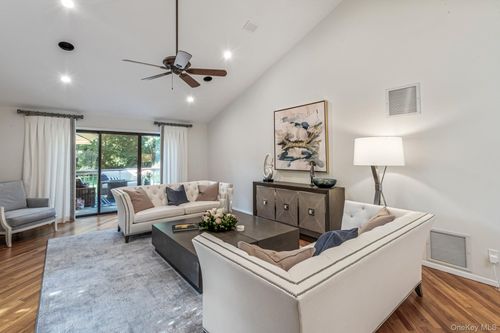 40-40 Doral Dr, Manhasset, NY, 11030-3907 | Card Image