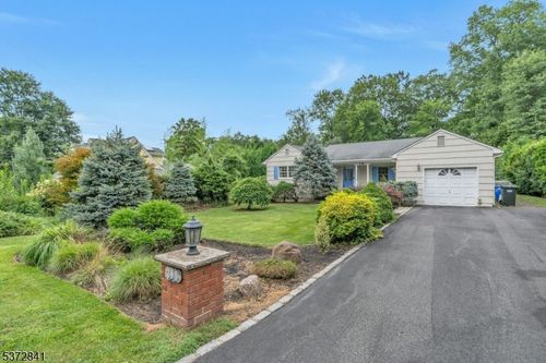 136 Maple Ave, Berkeley Heights, NJ, 07922-1346 | Card Image