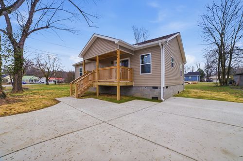 104 Fairground Dr, Waverly, TN, 37185-1709 | Card Image