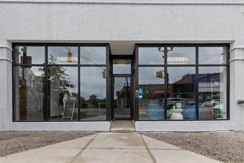 660 Washington Rd, Mt. Lebanon, PA, 15228-1945 | Card Image