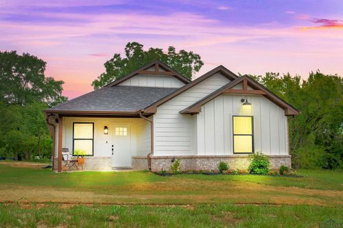 113 W Magnolia St, Troup, TX, 75789-2037 | Card Image