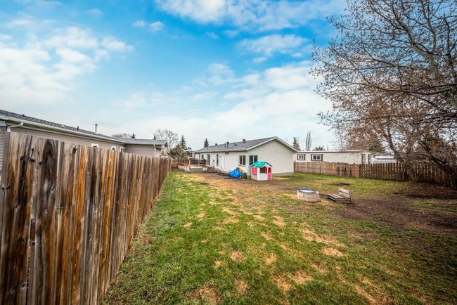 40 Hearthstone Dr, House other with 3 bedrooms, 2 bathrooms and 2 parking in Lacombe AB | Image 8