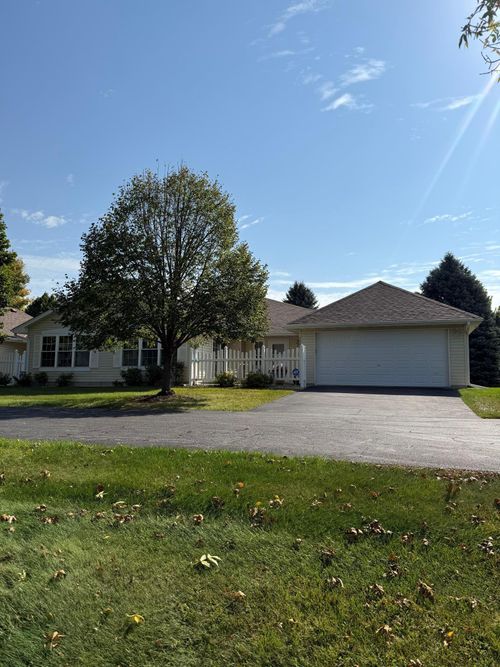 2007 10th Ave W, Shakopee, MN, 55379-1927 | Card Image