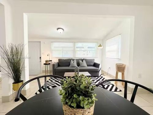 412 Nw 95th St, Miami, FL, 33150 | Card Image