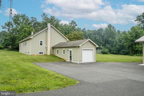 2016 Adams Rd, EAST GREENVILLE, PA, 18041-2328 | Card Image
