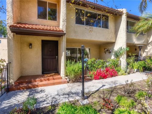 9531 Via Ricardo, Burbank, CA, 91504-1215 | Card Image