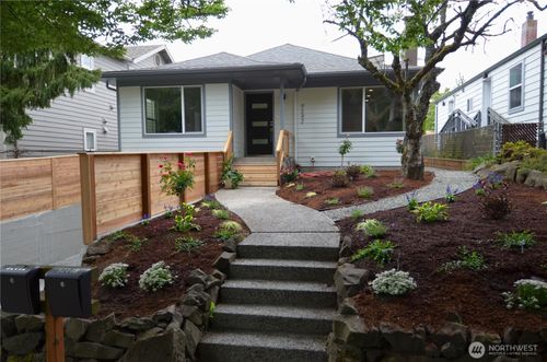 9242 35th Avenue Sw, Seattle, WA, 98126 | Card Image