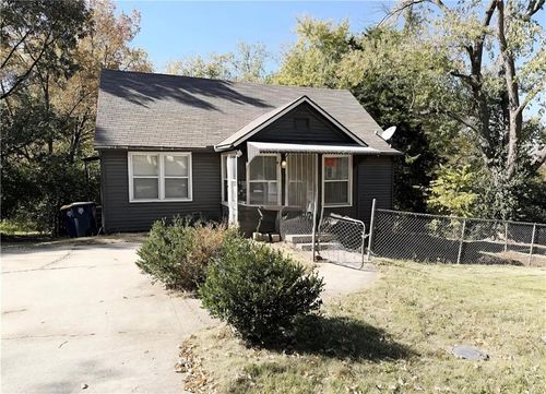 5700 Manchester Ave, Kansas City, MO, 64129-2743 | Card Image