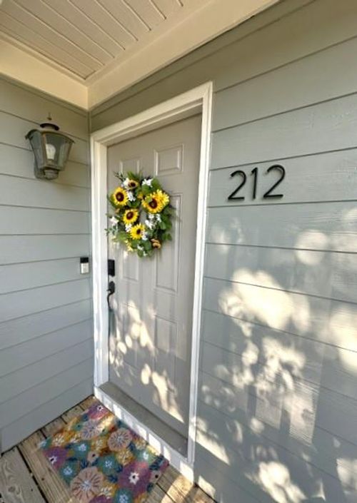 212 Abingdon Way, Atlanta, GA, 30328-1677 | Card Image