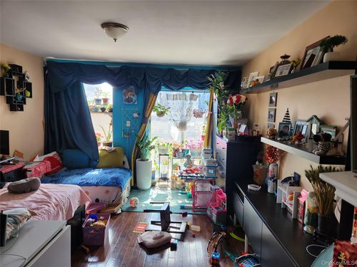 5-138-10 35th Avenue, New York, NY, 11354 | Card Image