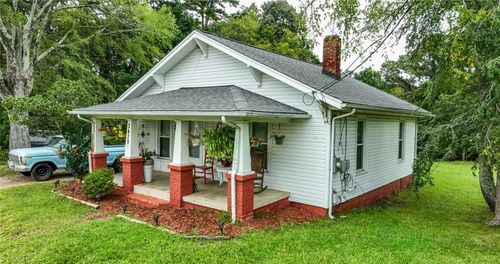 3438 Dillon Rd, Jamestown, NC, 27282-9027 | Card Image