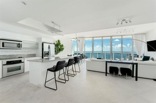 55075607-888 Biscayne Blvd, MIAMI, FL, 33132-1550 | Card Image