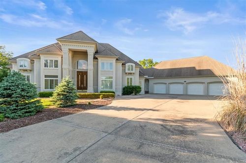 1601 Nw Arrowhead Trl, Blue Springs, MO, 64015-7291 | Card Image