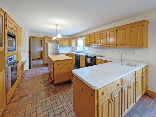 16220 Hayes Ave, Carver, MN, 55315-9226 | Card Image