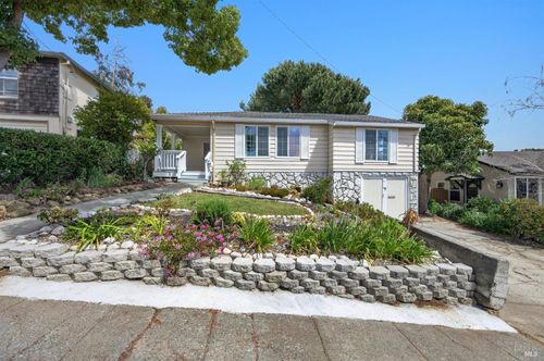 81 Buena Vis, Benicia, CA, 94510-2609 | Card Image