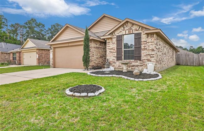 Shutters make a nice compliment to the curb appeal. | Image 7