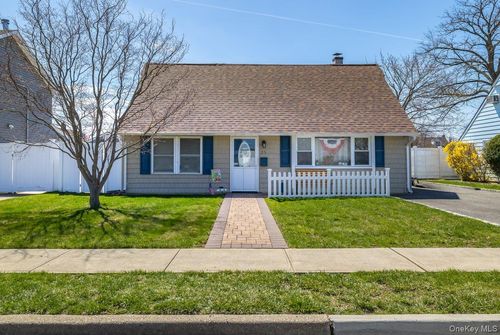 25 Park Ln, Bethpage, NY, 11714-5227 | Card Image