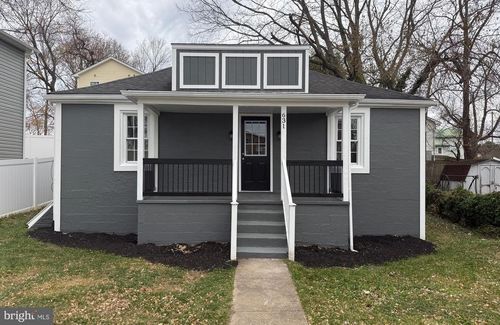 631 Eagle Ave, CHARLES TOWN, WV, 25414-1707 | Card Image