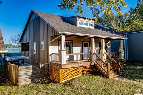 918 Pennsylvania St, Lawrence, KS, 66044-2756 | Card Image