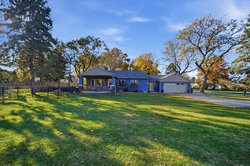 3921 Hudson Rd, Cedar Falls, IA, 50613-6737 | Card Image