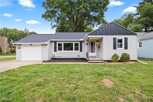 216 Kraft St, Berea, OH, 44017-1415 | Card Image