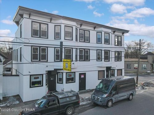 143 N 9th St, Stroudsburg, PA, 18360-1715 | Card Image