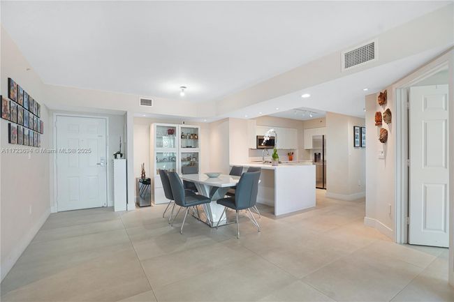 APT-704 - 1155 Brickell Bay Dr, Condo with 3 bedrooms, 2 bathrooms and null parking in Miami FL | Image 14