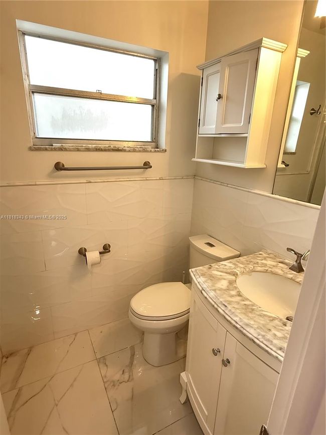 APT-9E - 5170 Sw 40 Th Ave, Condo with 2 bedrooms, 2 bathrooms and null parking in Fort Lauderdale FL | Image 12