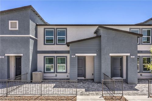 990 Desert Spruce Street, Las Vegas, NV, 89107 | Card Image