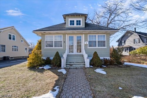 6 Center St, Pompton Lakes, NJ, 07442-1941 | Card Image